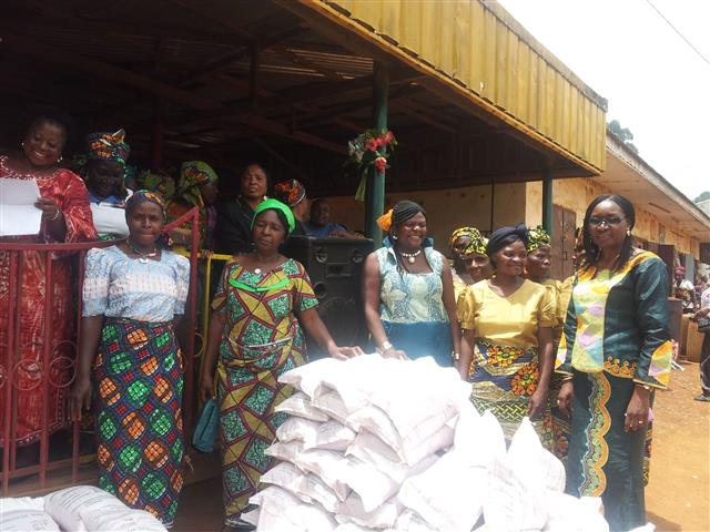ASEED in partnership with North West Cooperative Association donated bags of corn seedlings to some 30 farmerâ€™s groups in Boyo division.